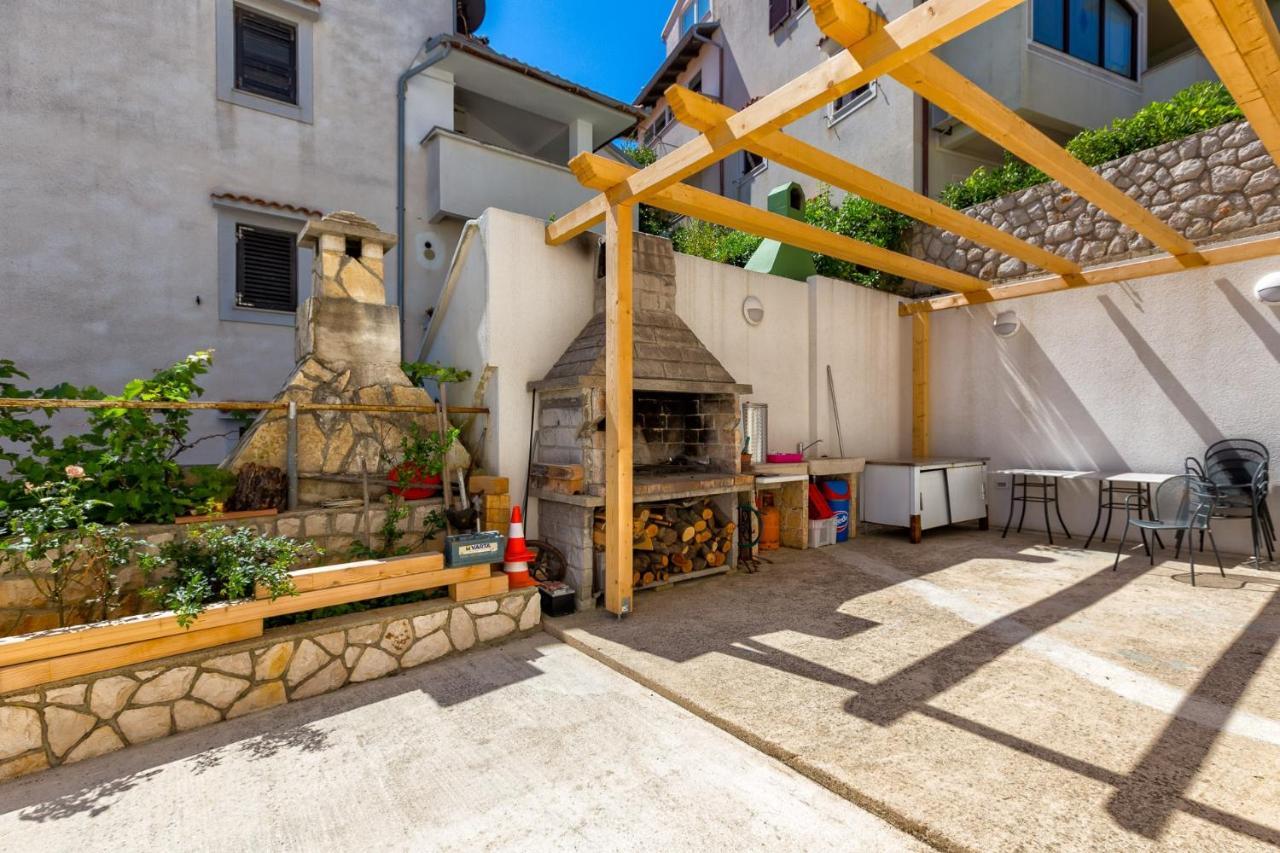 Apartments With A Parking Space มาลีโลชินจ์ ภายนอก รูปภาพ