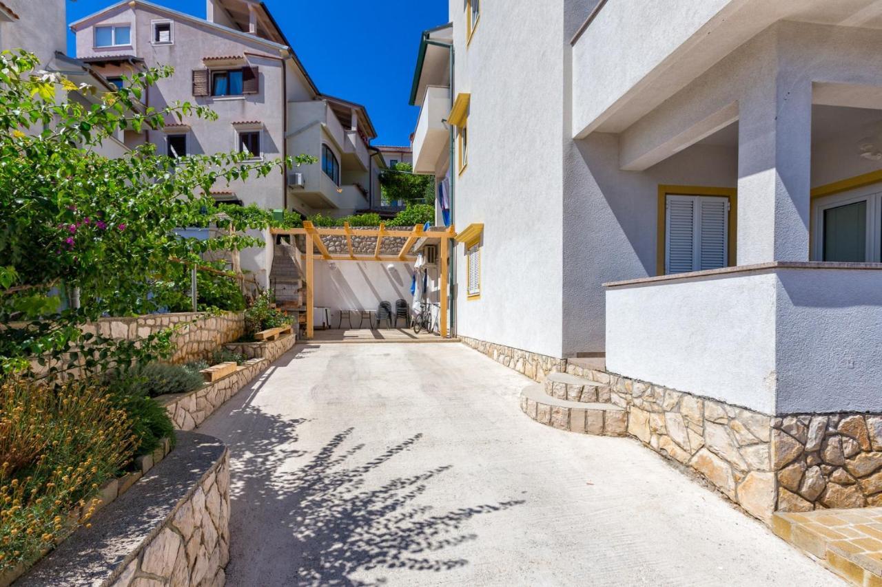 Apartments With A Parking Space มาลีโลชินจ์ ภายนอก รูปภาพ