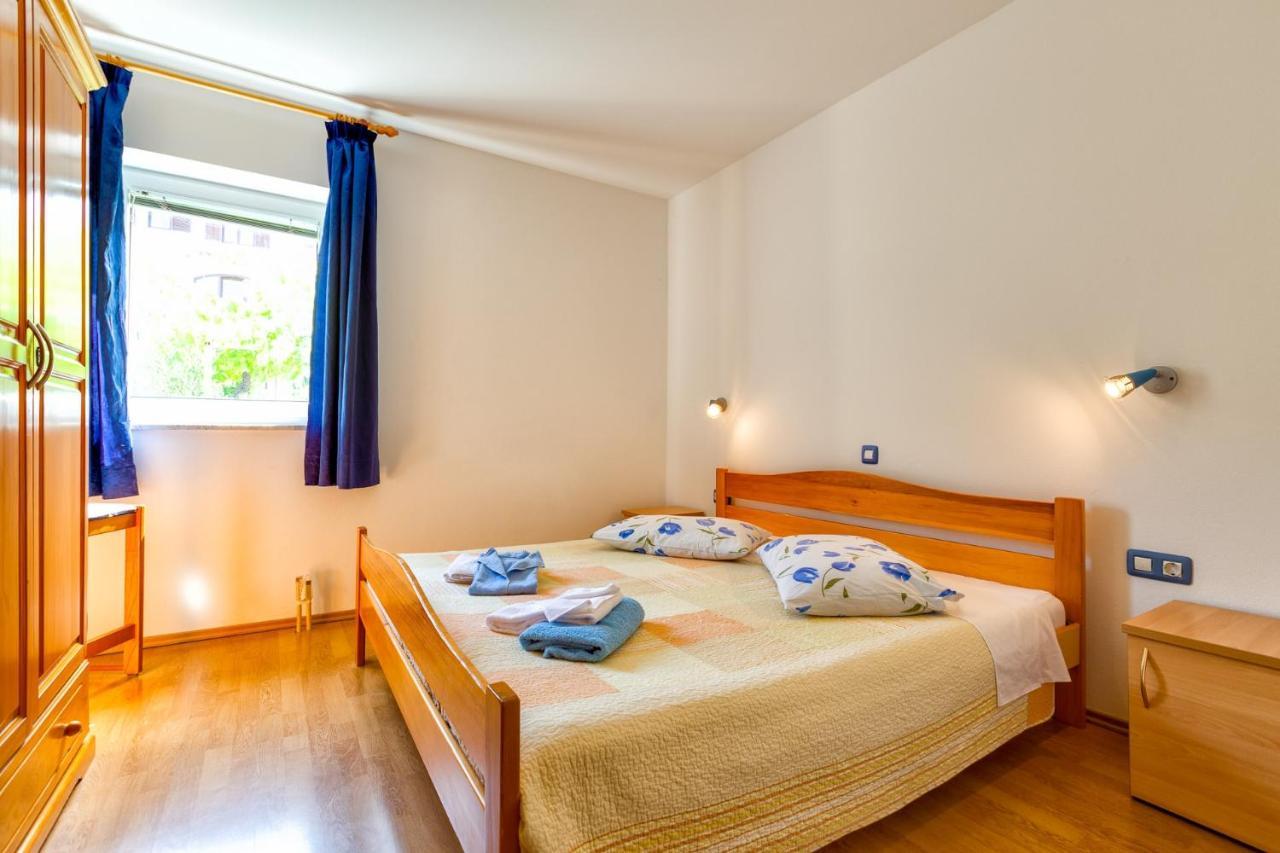 Apartments With A Parking Space มาลีโลชินจ์ ภายนอก รูปภาพ